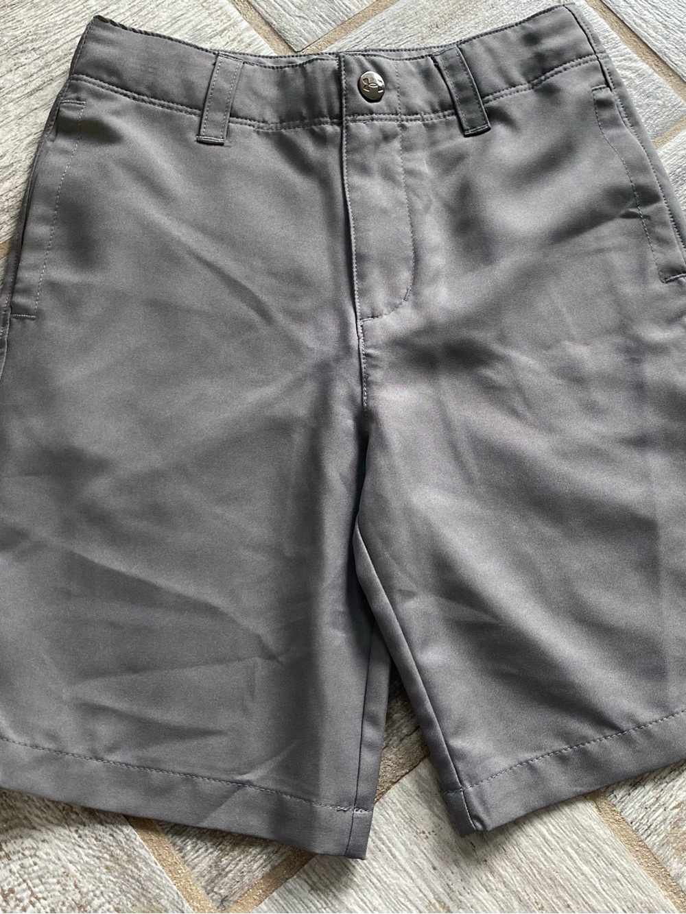 Under Armour Boys Gray Flat Front Performance Shorts 6 small